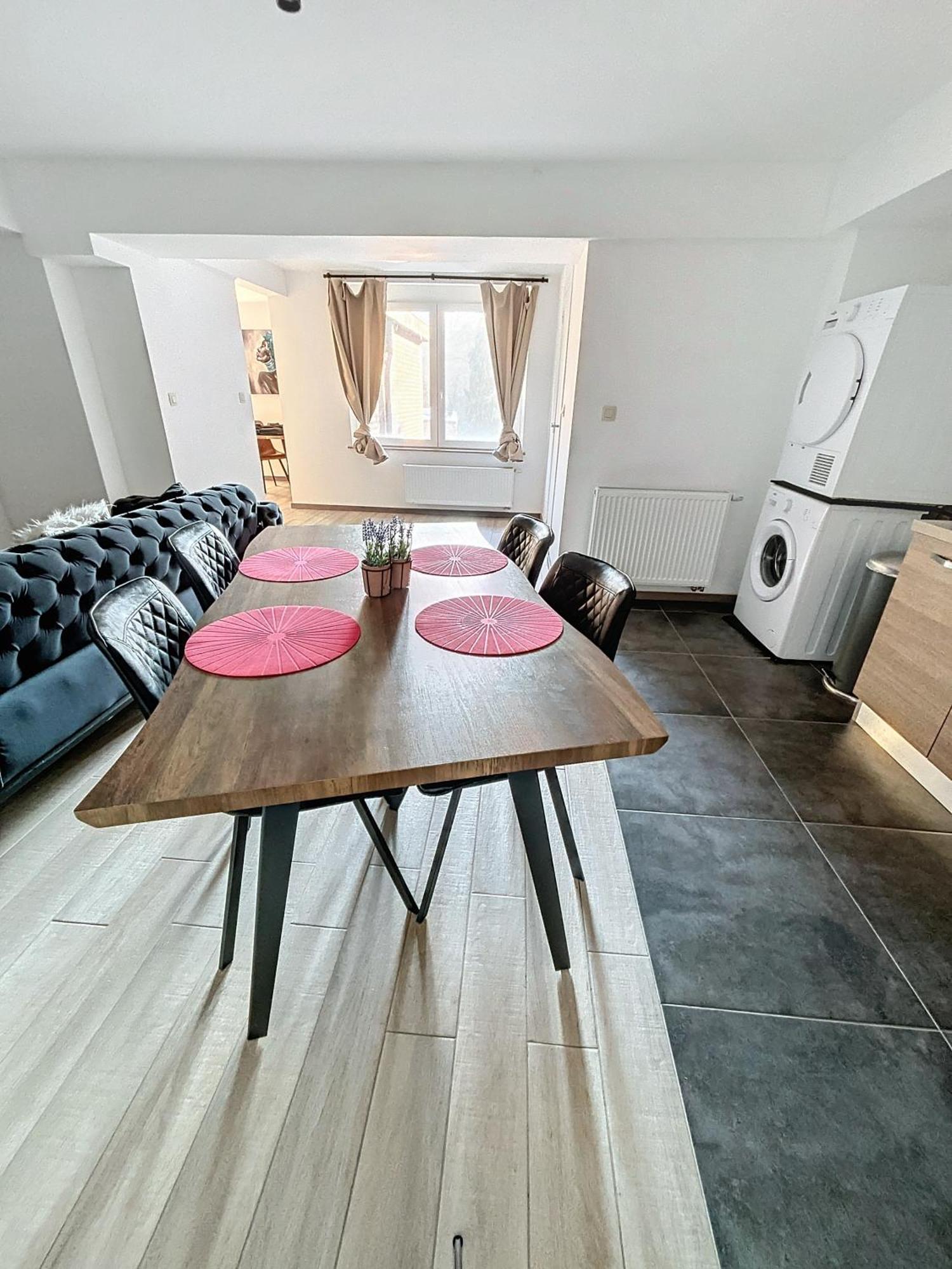 Nomad Apartments - Henin Шарлеруа Номер фото
